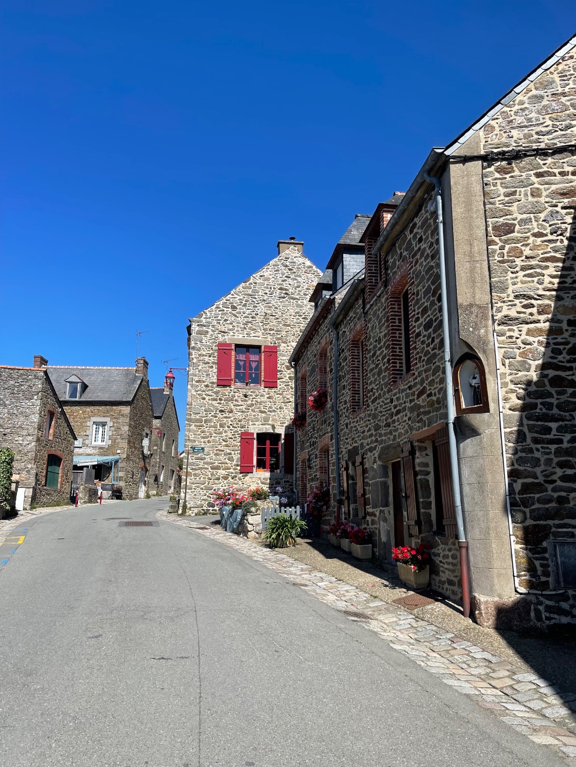 Saint-Suliac. Ancien village de pêcheurs qui a pour slogan « Des racines et des rêves »
