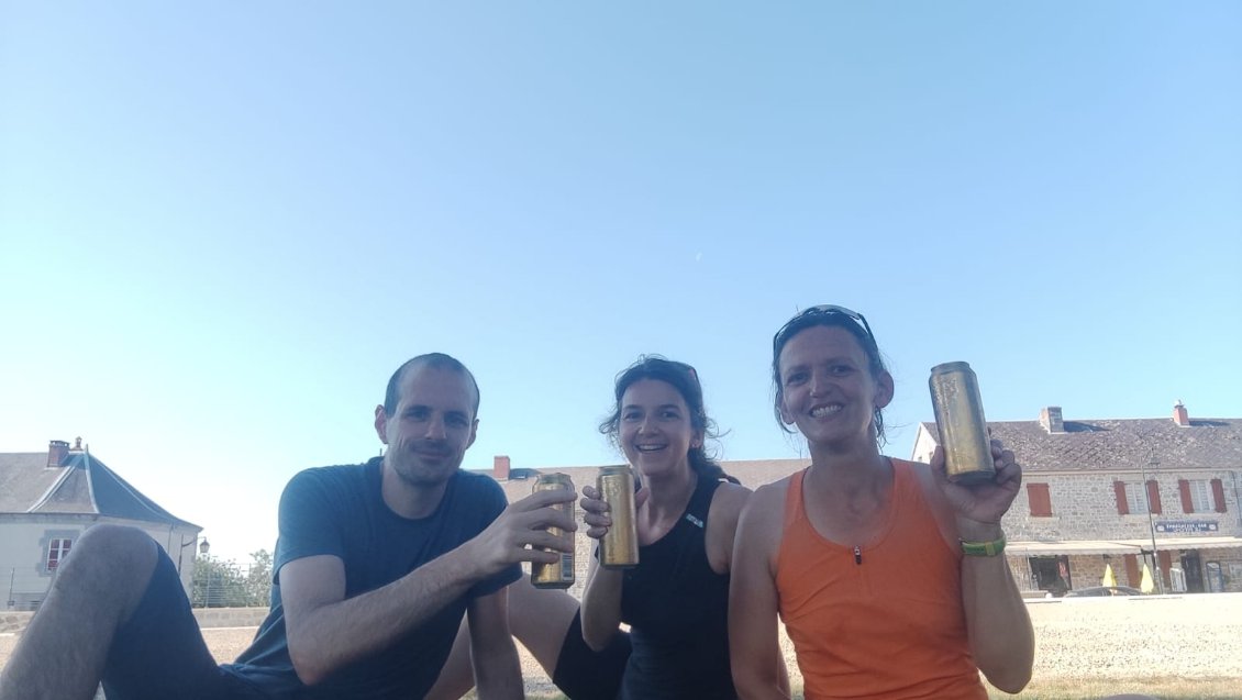 Et alors qu'on voulait s'arrêter boire une bière à Mérinchal, un donateur nous a offert des bières fraiches. 