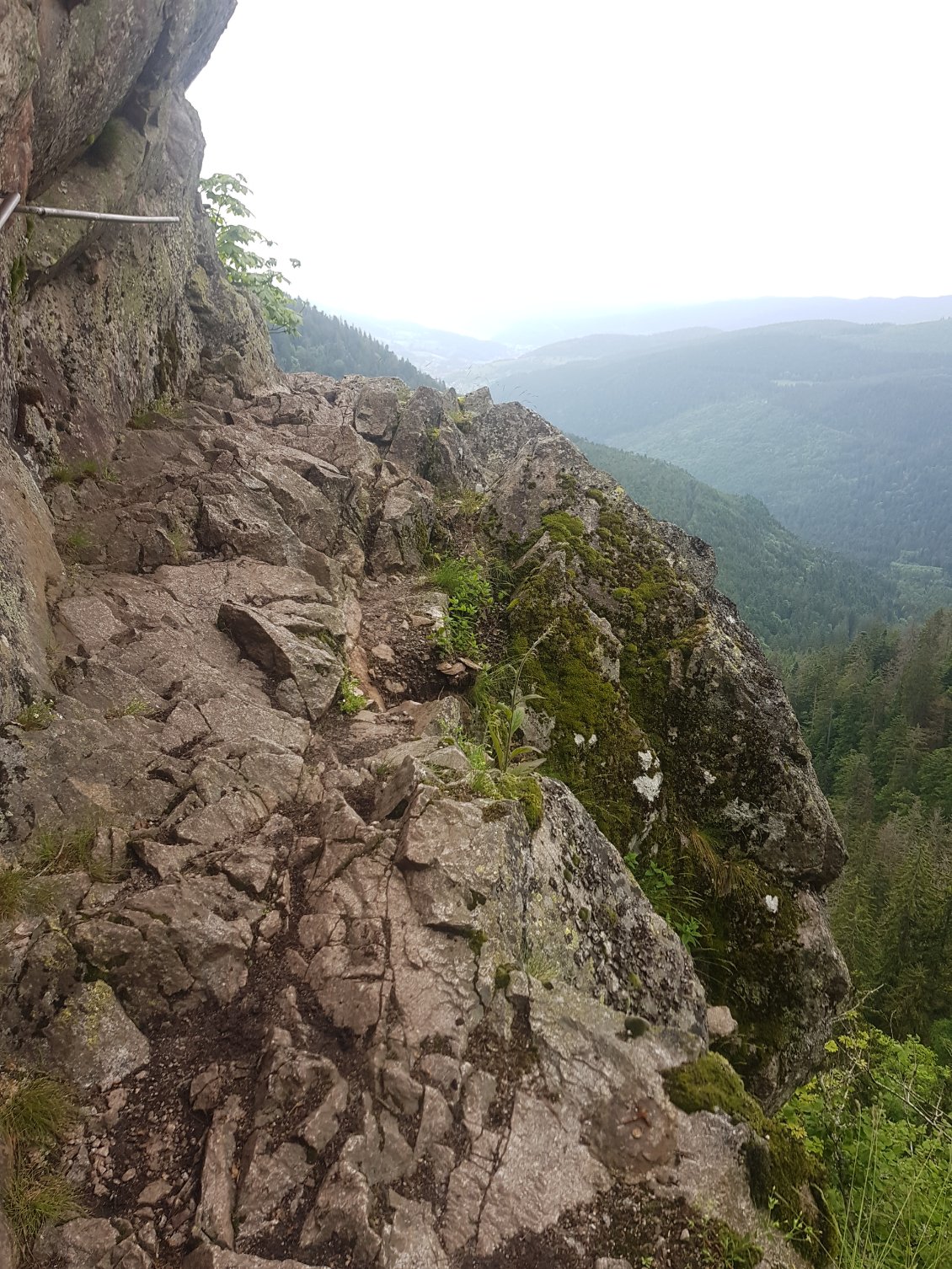 Un des passages périlleux du Sentier des Roches.