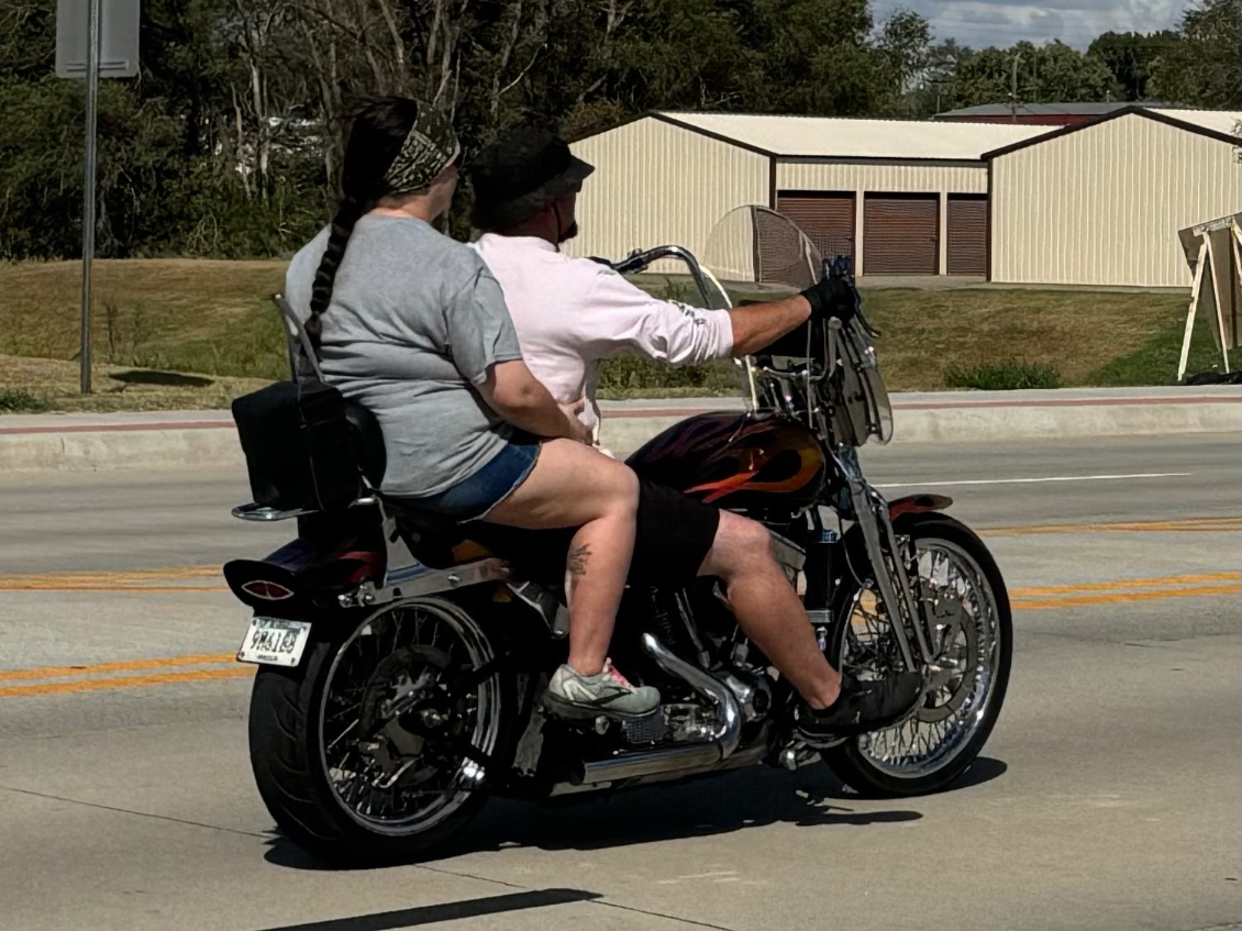 Le casque ne paraît pas obligatoire aux usa 😭