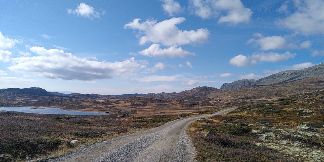 Beaucoup de gravel dans ce genre, super agréable à rouler et avec des paysages incroyables!