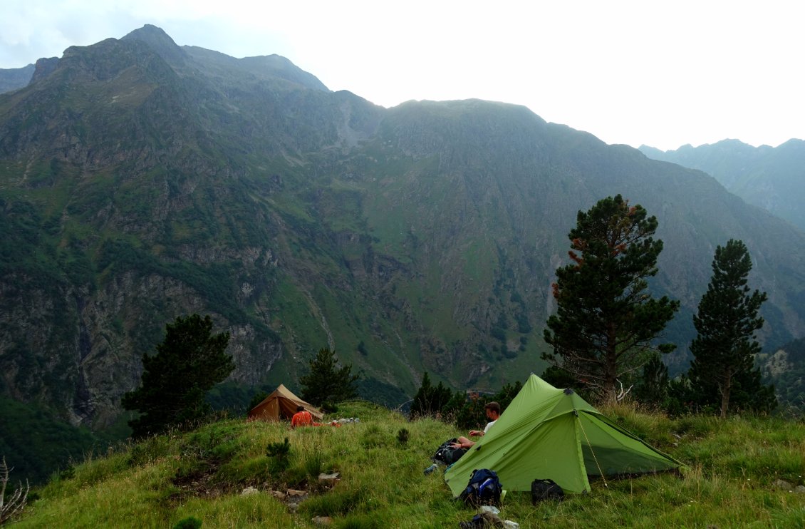 Bivouac au-dessus du lac d'Oô.