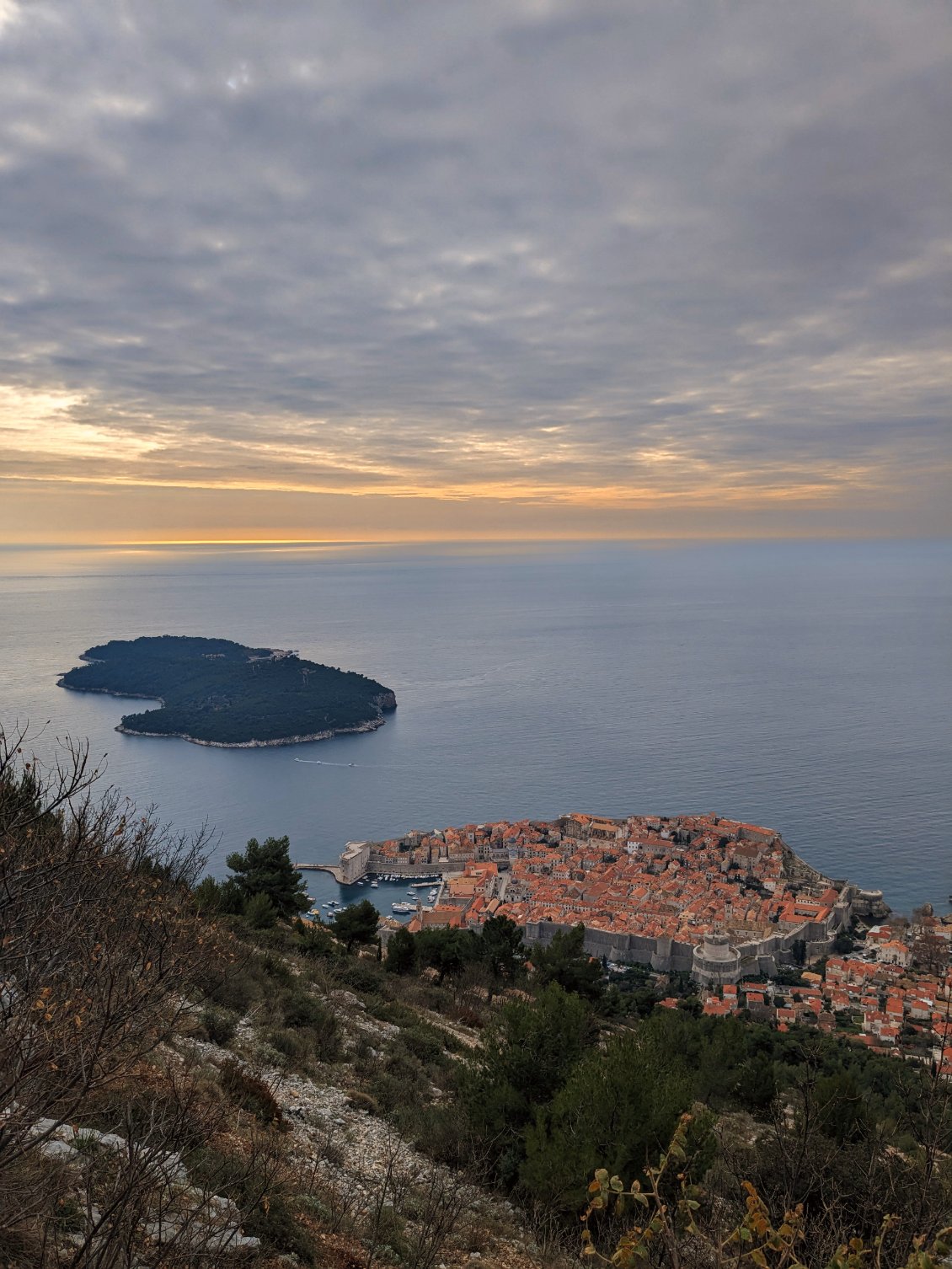 Vue sur Dubrovnik depuis la montagne.