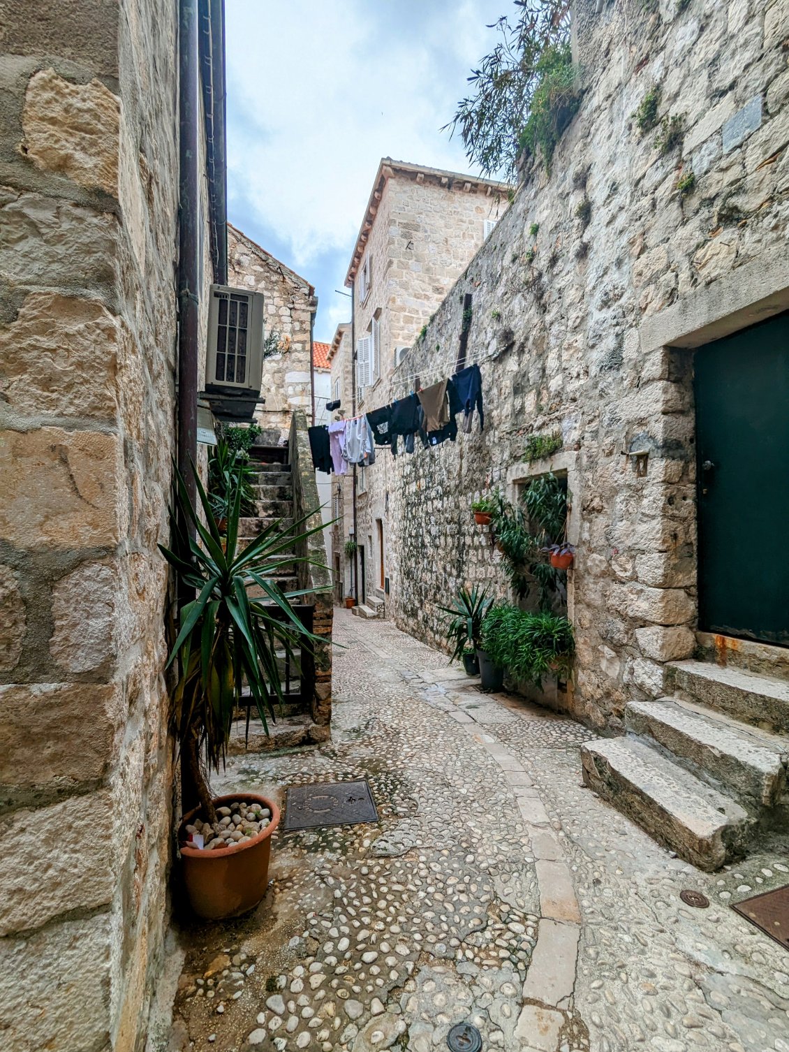 Ça sentait bon la lessive dans les ruelles.