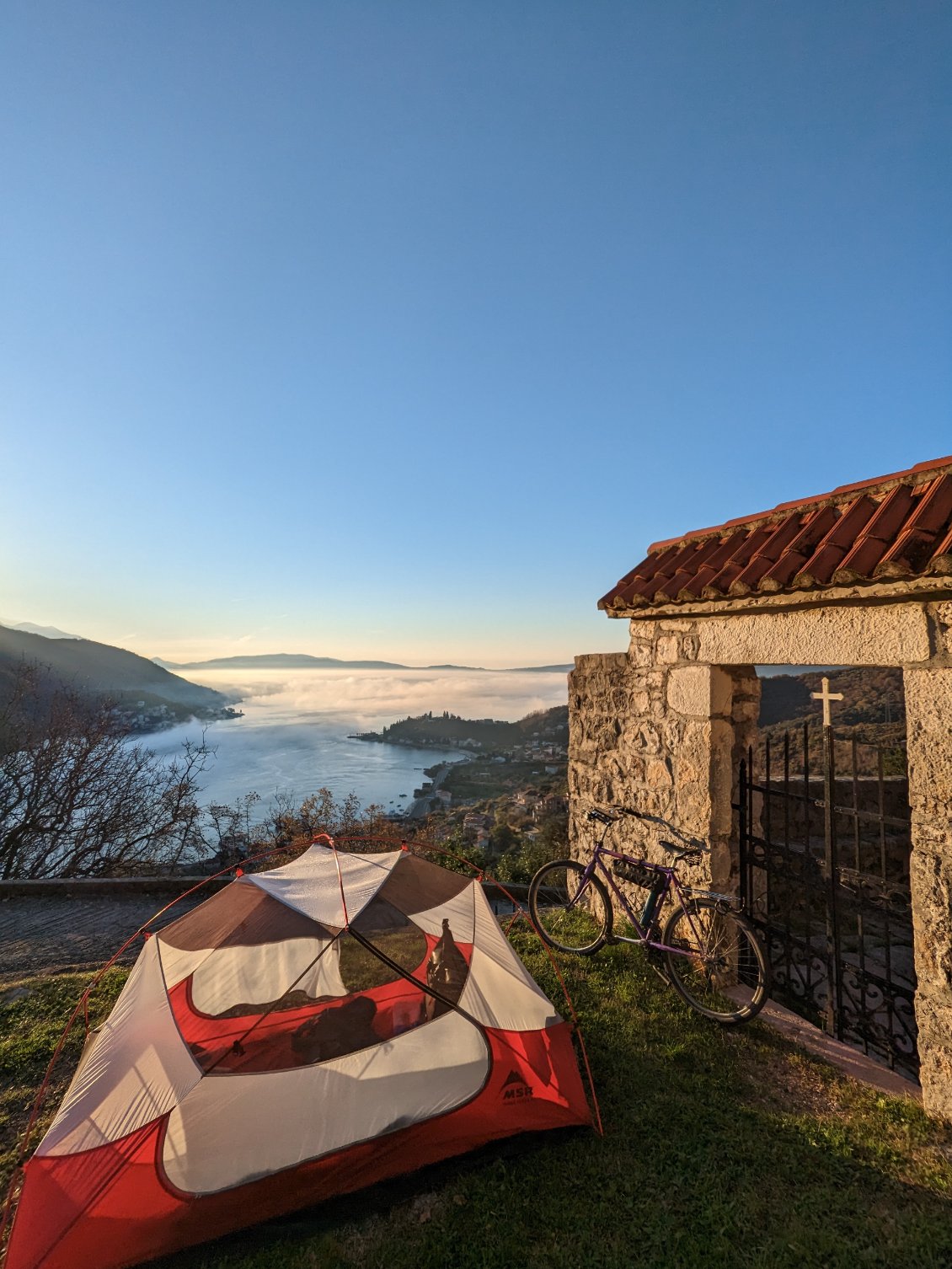 Bivouac au dessus des nuages.