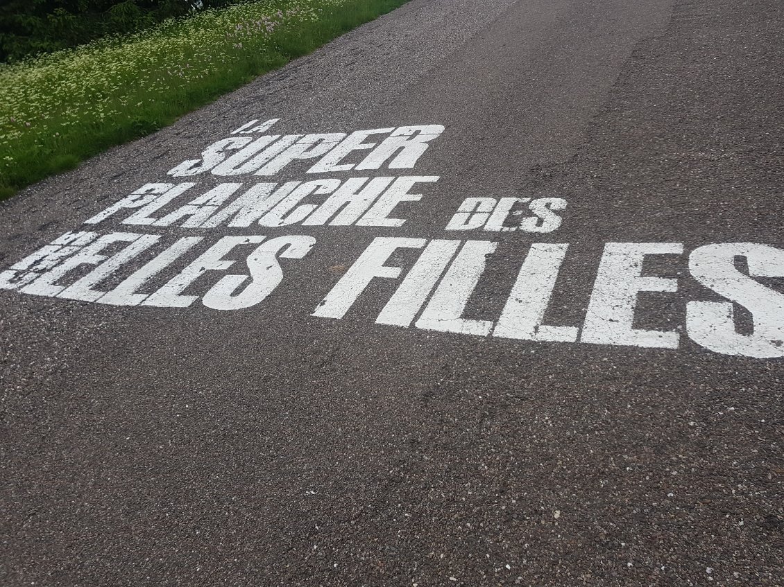 Combien de légendes du Tour de France on roulé sur ces lettres ?