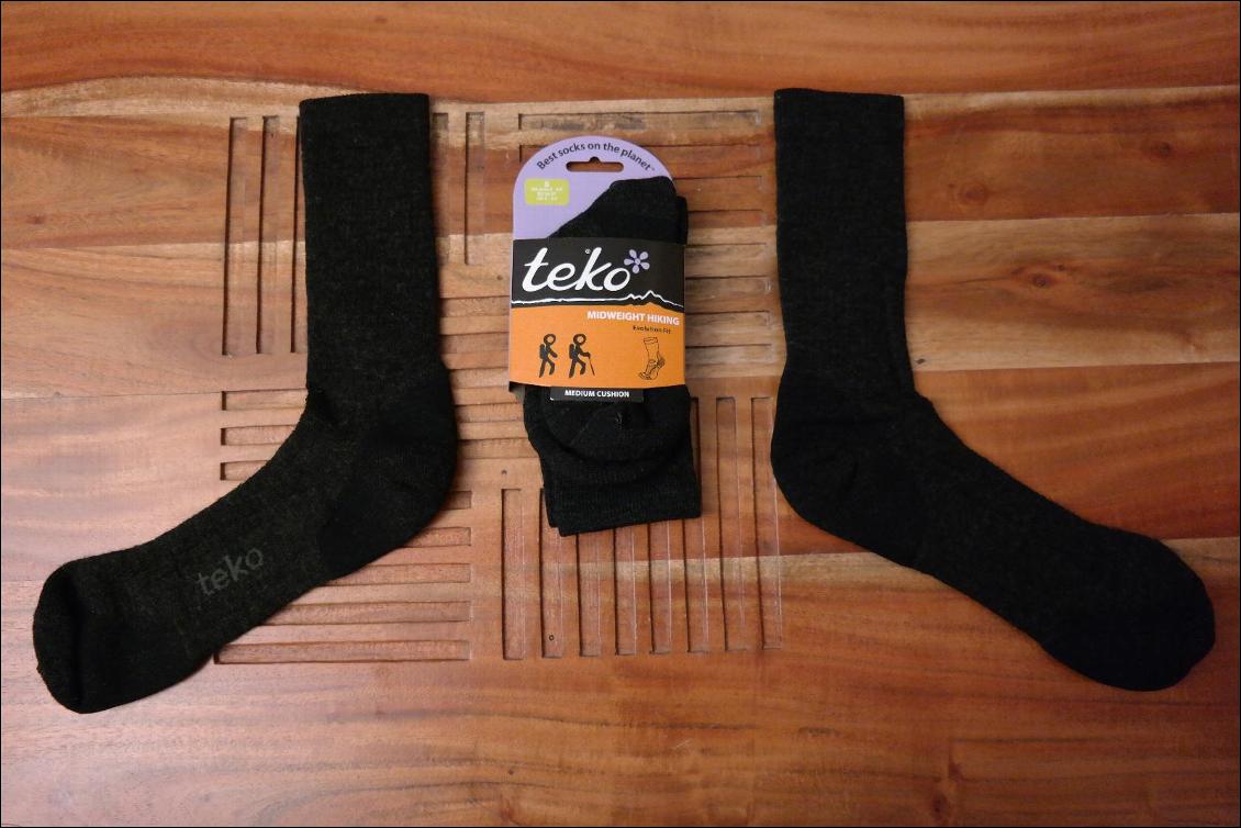 Au milieu : Chaussettes Femme (Taille S) - Dépliées : Chaussettes Homme (Taille L)