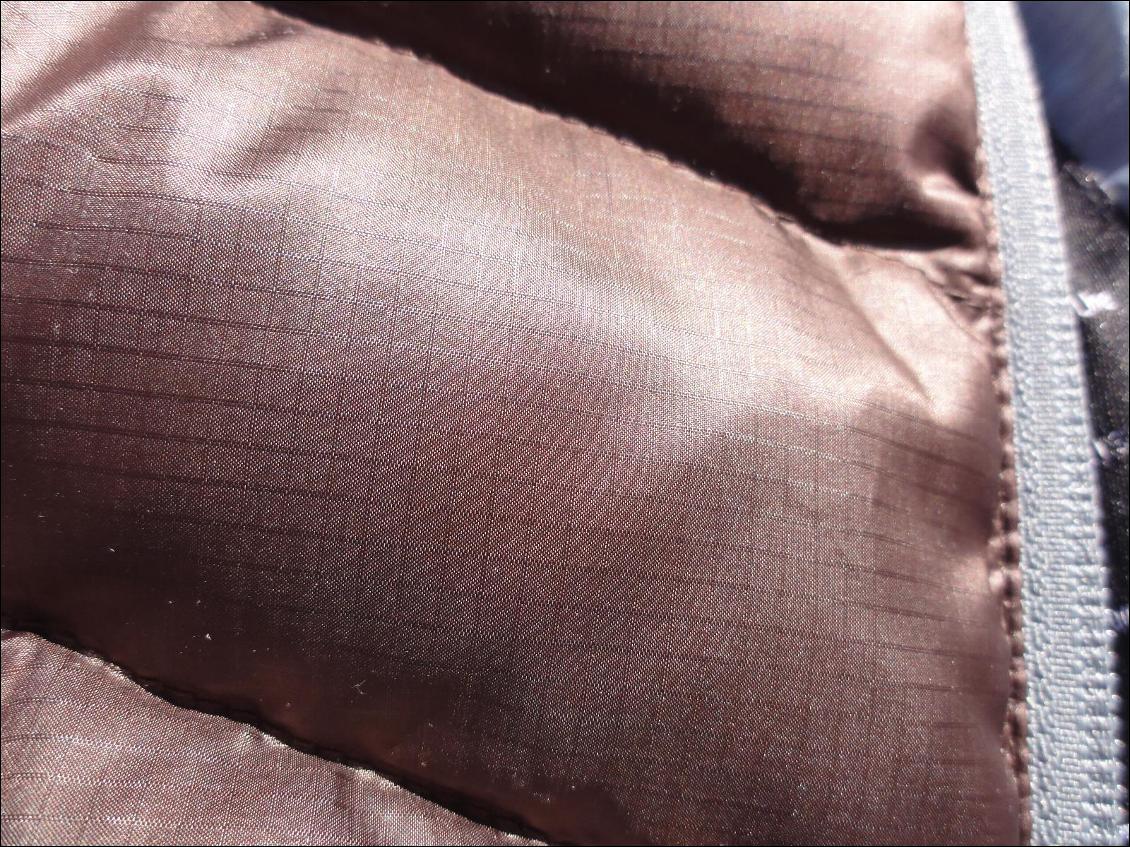 Polyester ripstop et compartiments de duvet