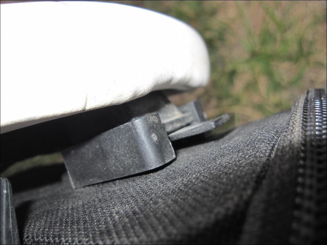 Sacoche de selle Topeak Aero Wedge Medium : Le système F11 très pratiques pour enlever et remettre la sacoche