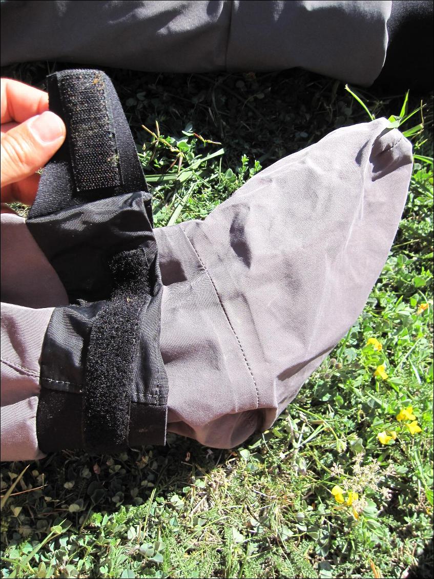 Pantalon Kokatat : serrage de la cheville
