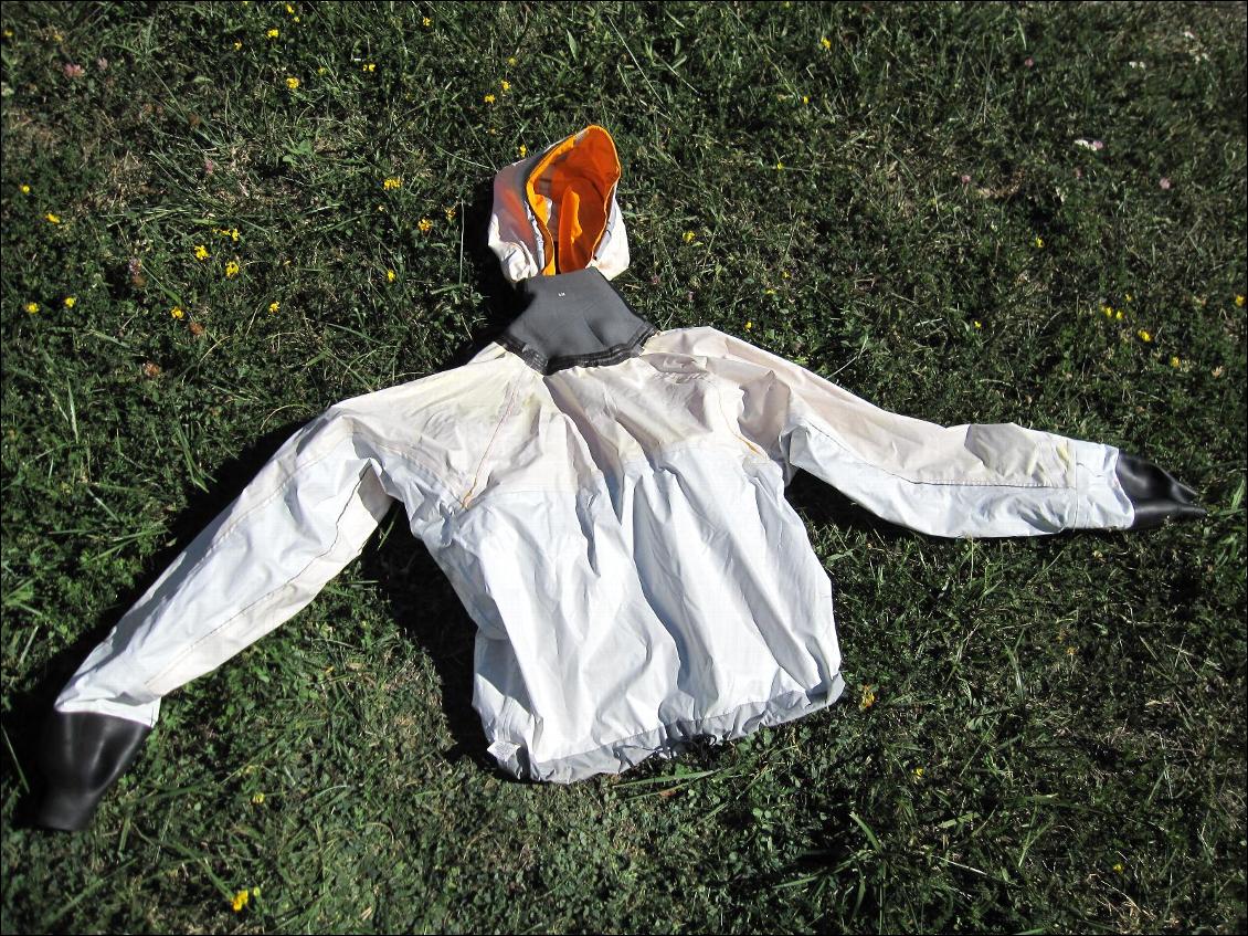 Veste Kokatat : la veste à l'envers