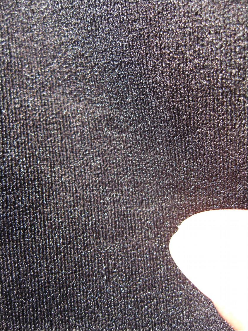 Détail du tissu à l'envers. Le contact est très agréable.