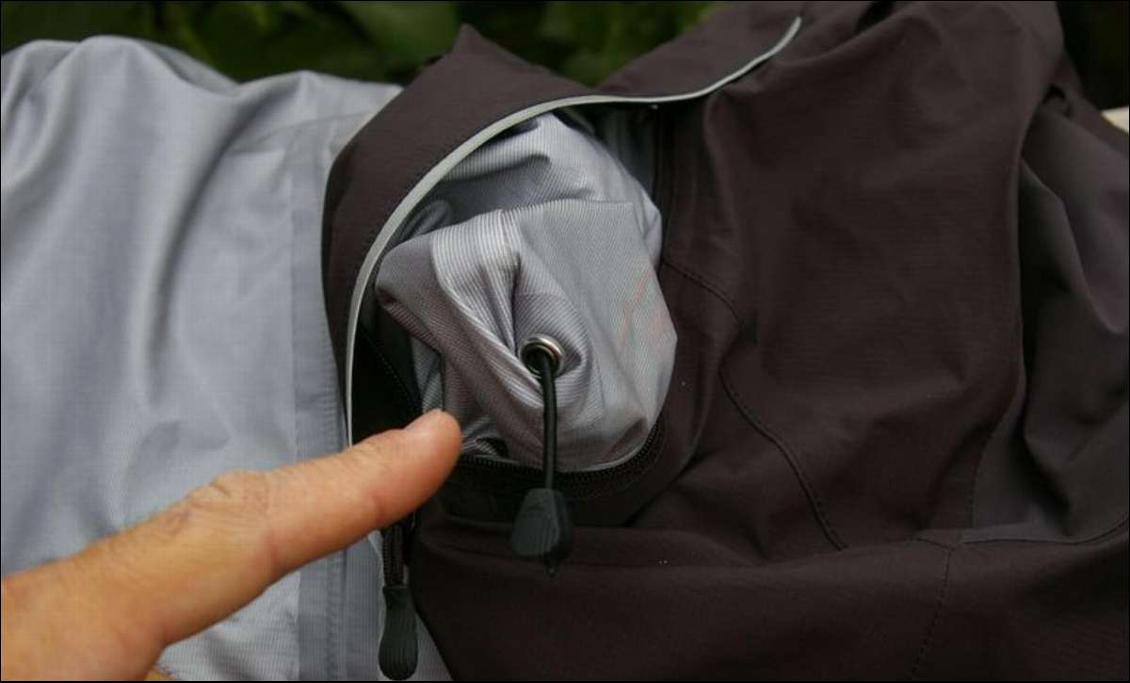 Serrage de la taille à partir de l’intérieur de la poche