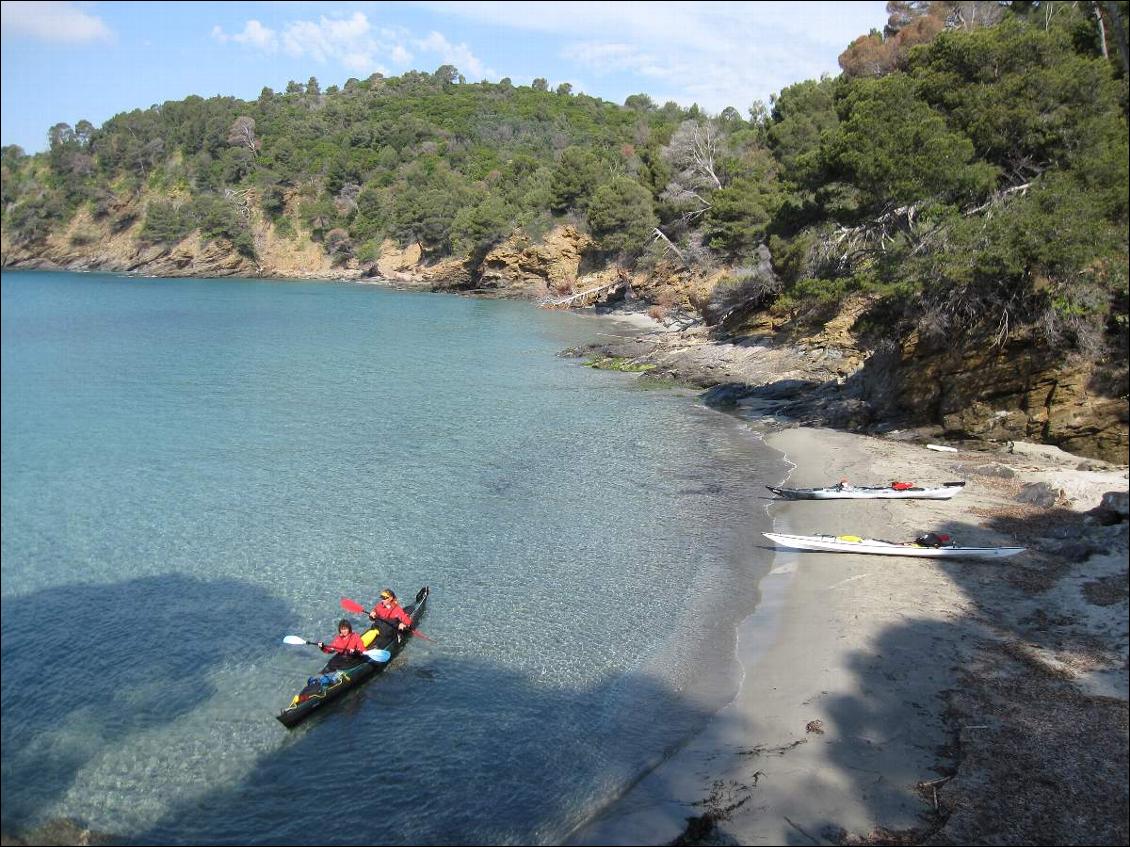 Test de barres énergétiques, kayak bivouac sur la côte varoise