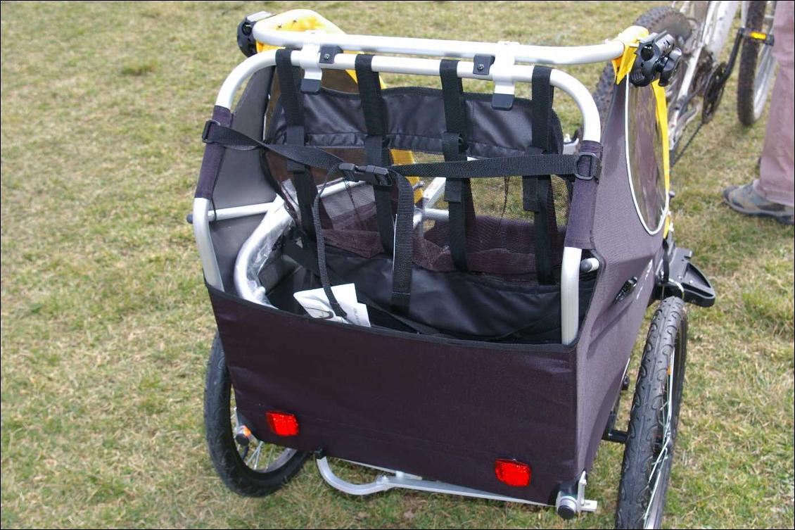 Remorque enfant Burley D'LITE ST, poche arrière de rangement de taille moyenne