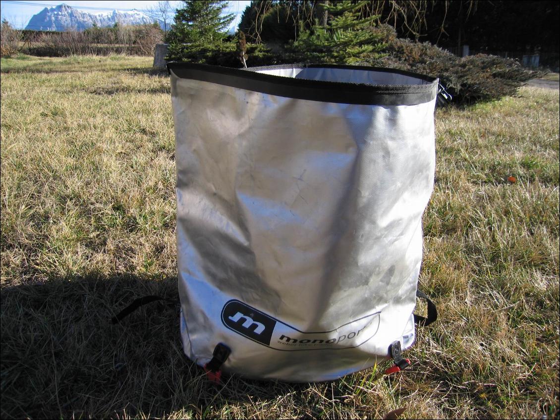 Gros sac étanche, étanche par roulage