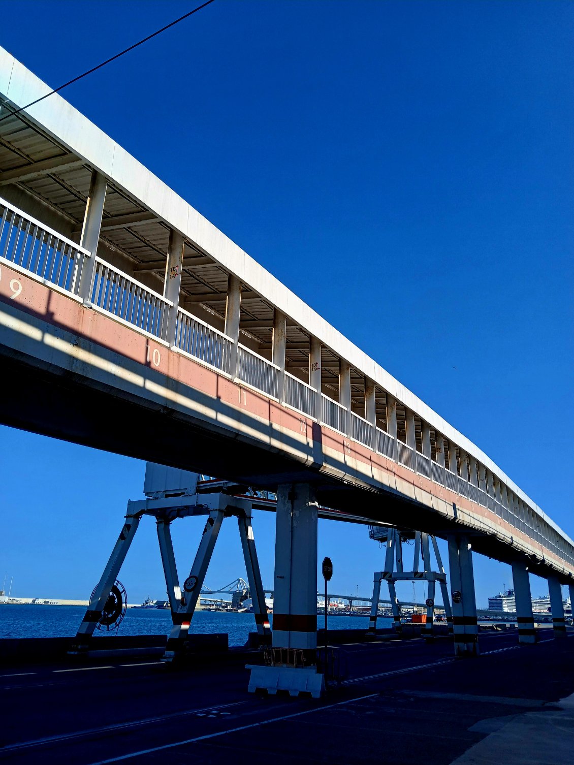 Dans l'attente du ferry, à Barcelone