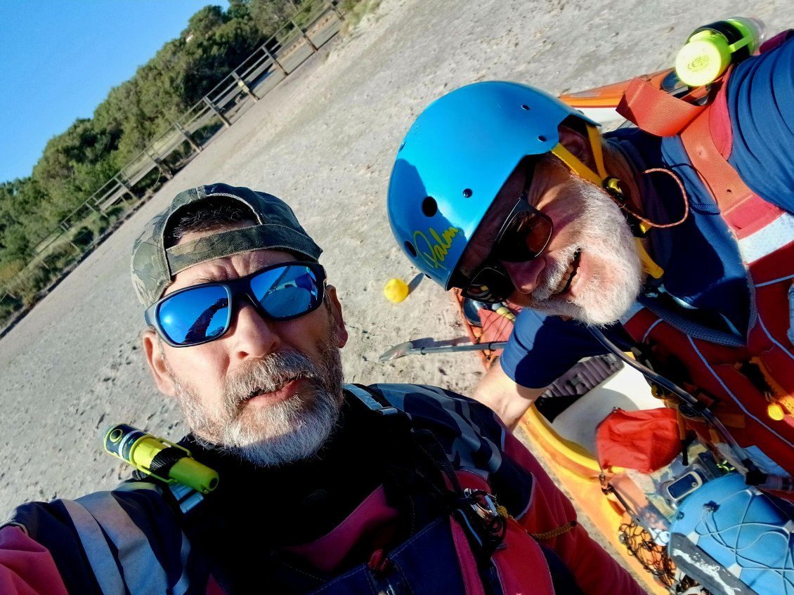 Les protagonistes en folie, juste avant les premiers coups de pagaie