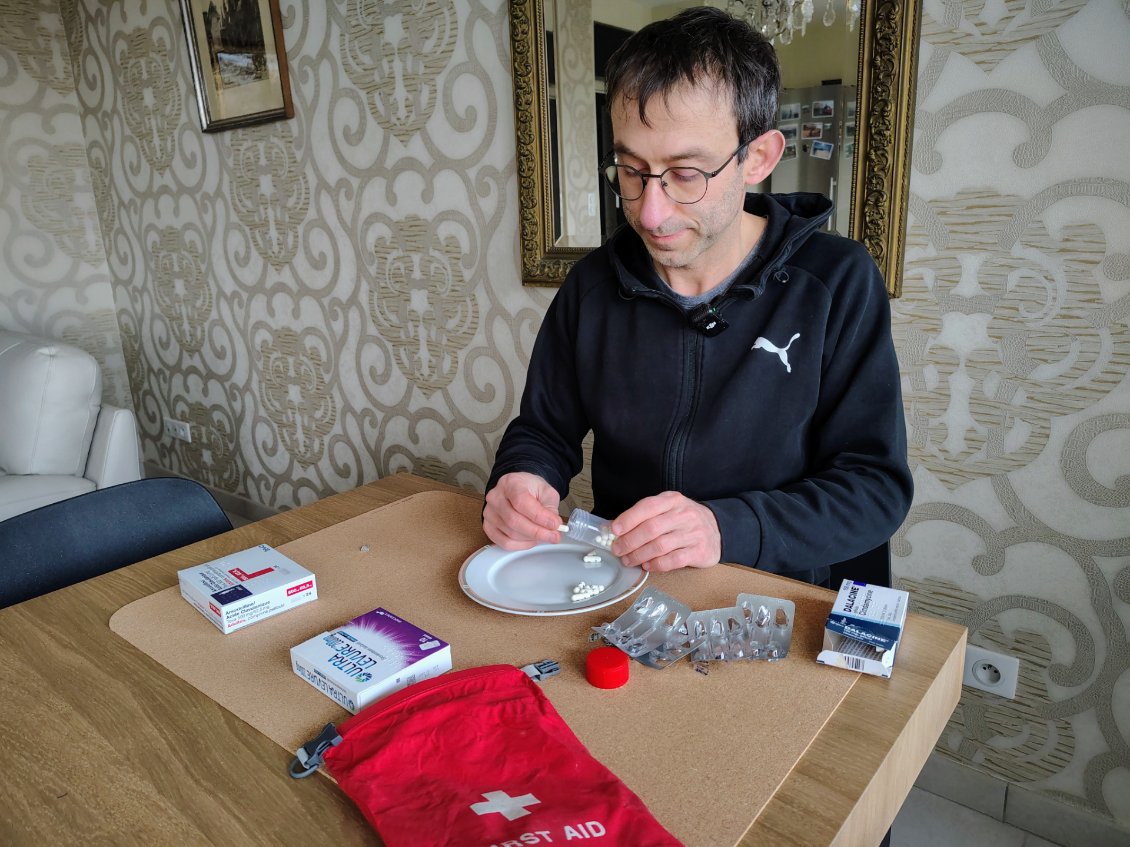 Avec mon traitement immunosuppresseur, il me faut être vigilant aux médicaments à emmener pour contrer les multiples infections dont j'ai déjà eu affaire par le passé.