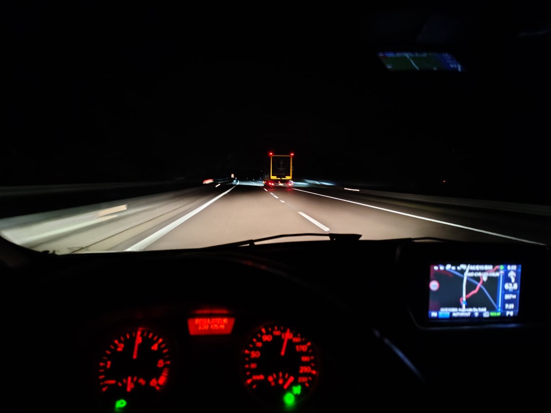 Le départ en voiture de Dijon se fait de nuit.