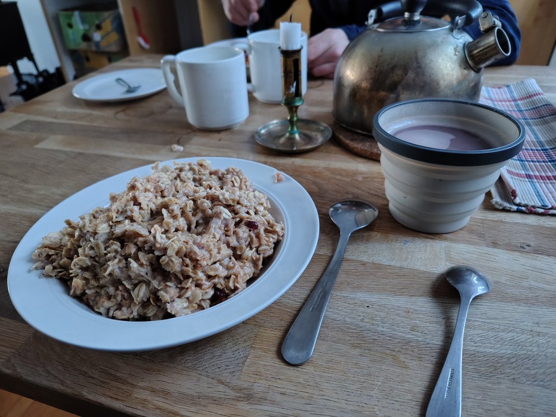 J4. Porridge suédois au petit déjeuner avec une petite touche de confiture pour aromatiser. Je me suis juste tromper dans les quantités ...