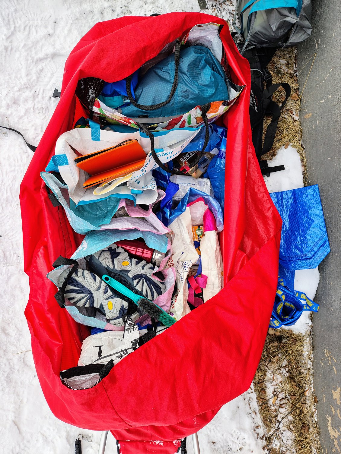 J6. La pulka est chargée de nos denrées pour 8 jours chacun, et d'une partie de mes affaires.