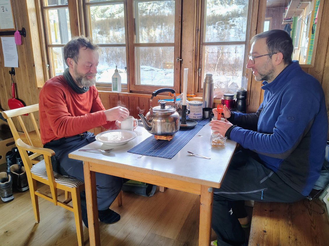 J7. Le petit-déjeuner en refuge (auto-gestion, nous cuisinons nous-mêmes)