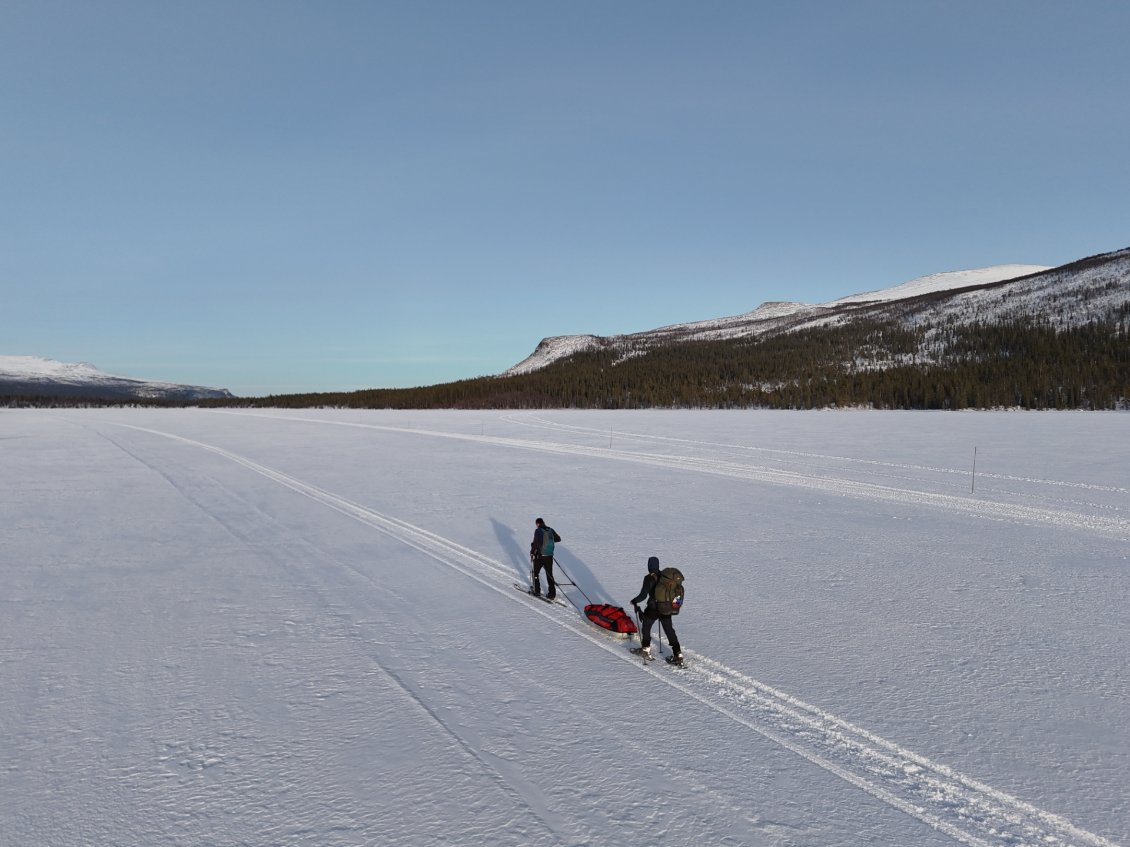 J12. Traversée du dernier lac de la journée.