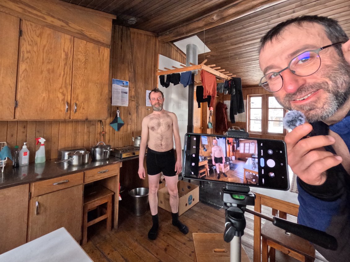 J13. Journée de repos à Parte. Nous mettons à profit le temps libre pour faire un tuto technique sur les habits 🙂 il y aura une vidéo de notre voyage.