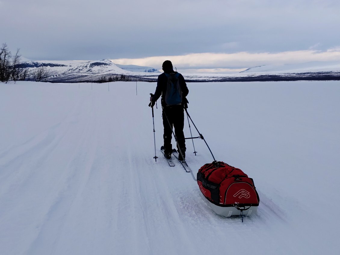 J15. Traversée du dernier lac de la journée, et sans doute le dernier du voyage.