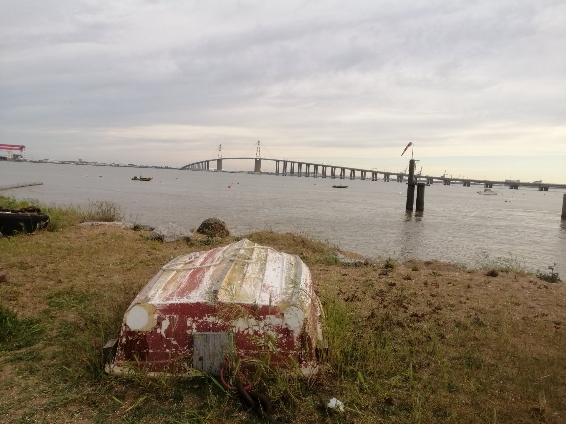 Le pont de St Nazaire qui enjambe la Loire