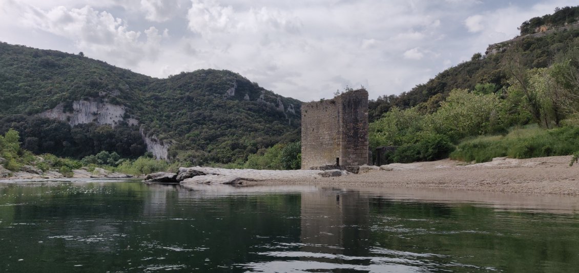 Les ruines d'un moulin à la Baume