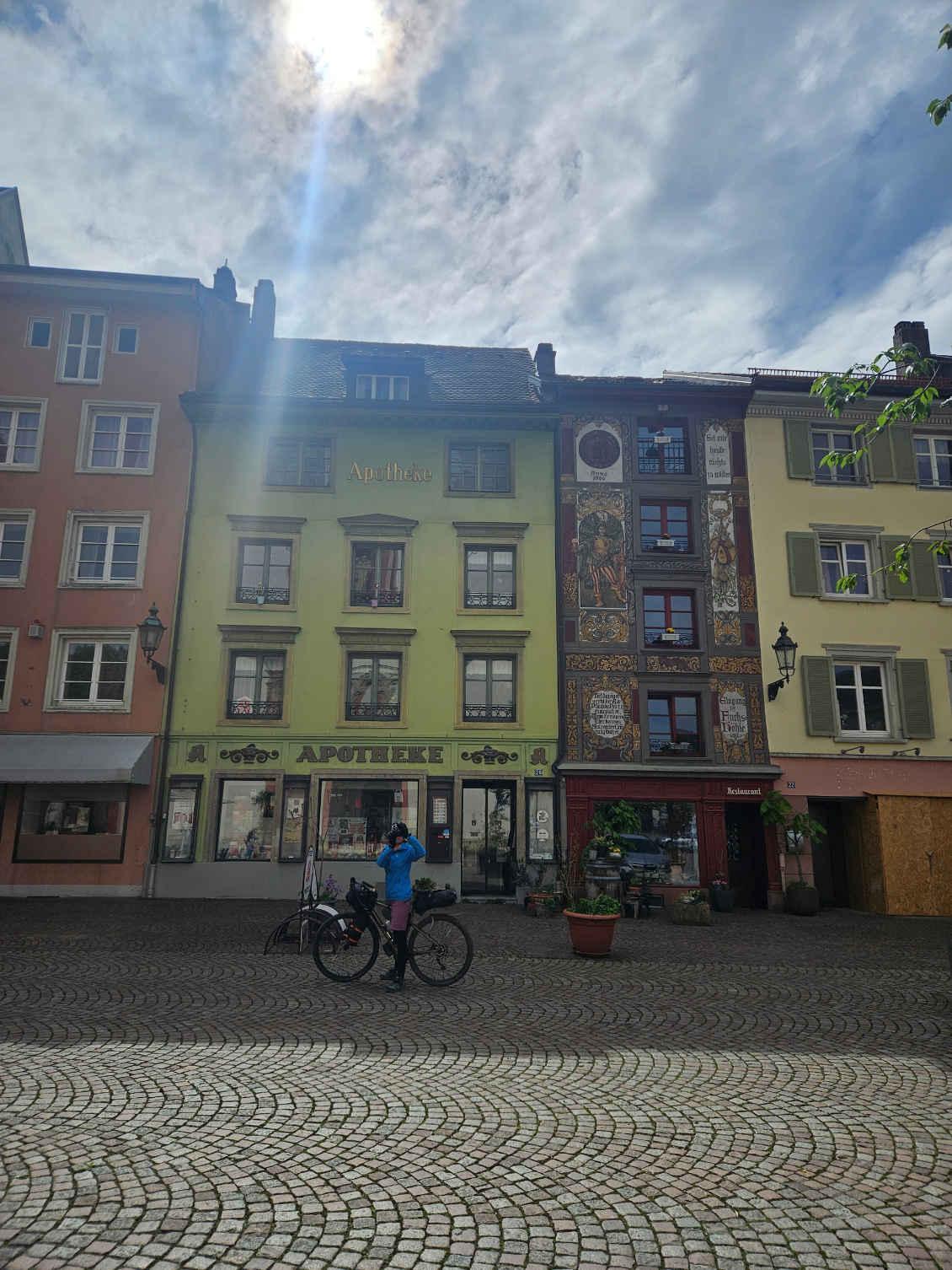 Fin de la Forêt Noire, nous arrivons à Bad Säckingen, ville à la double nationalité où l'on retrouve...