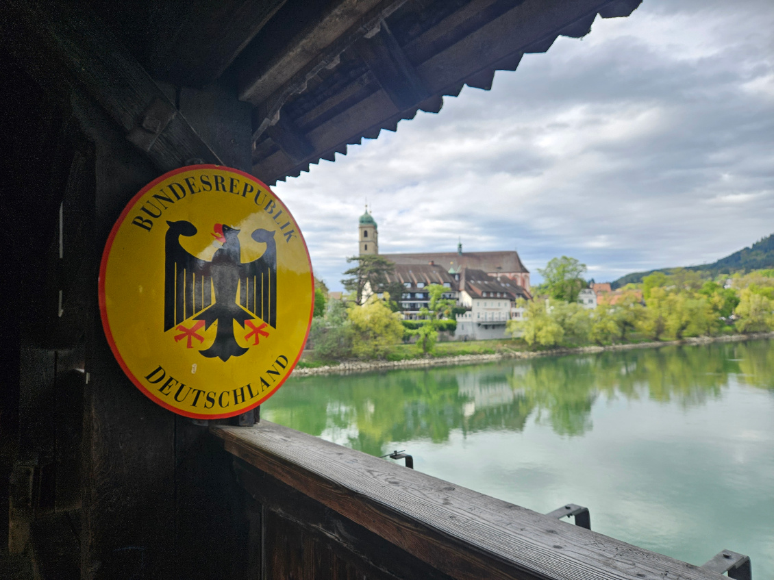 ... le Rhin qui marque la frontière germano-suisse.