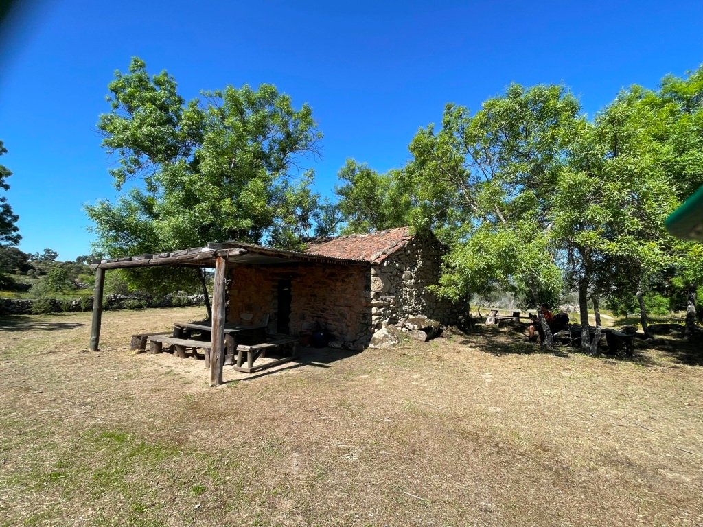L'aire de bivouac réservée aux randonneurs
