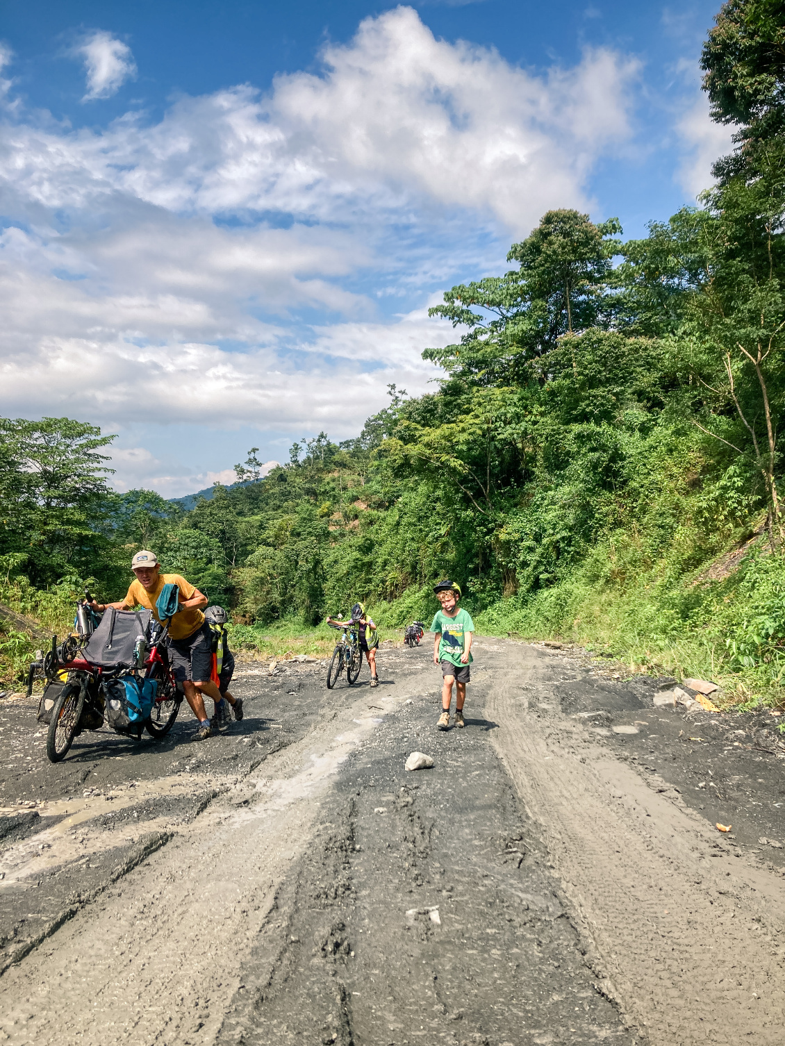Tout le monde pousse au Guatemala. Photo : Héloïse et Aurélien