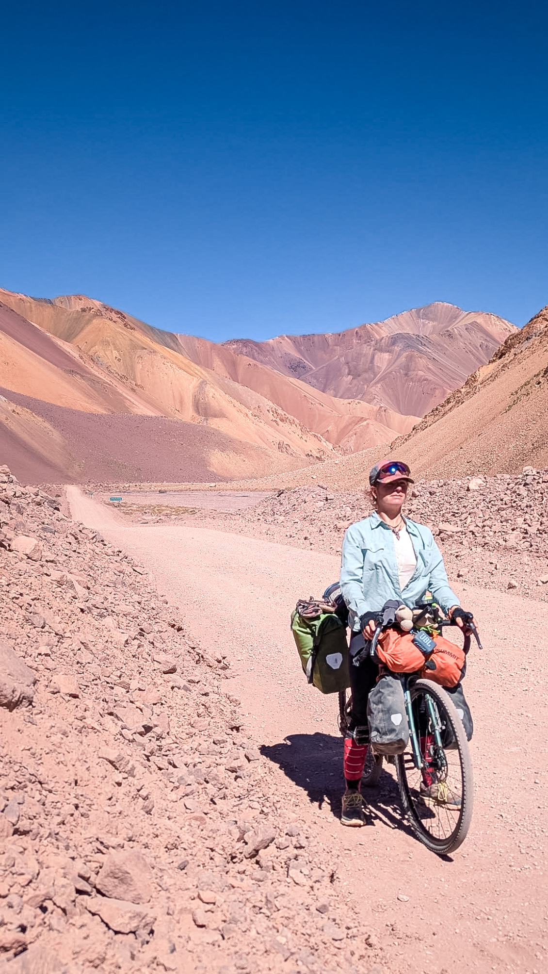 Blandine.
Cordillère des Andes. Y en a marre de sourire devant tant de beauté, un peu de sérieux à la fin !
