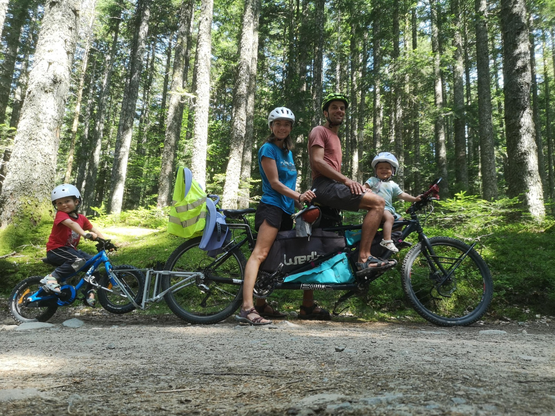 Manu, Lydiane, Samuel (6 ans) et Robin (3 ans).