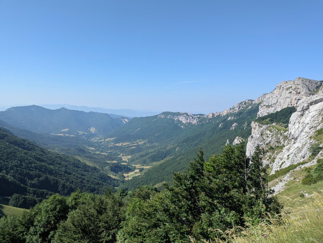 Vue sur la vallée d'Omblèze, depuis le col de la Bataille