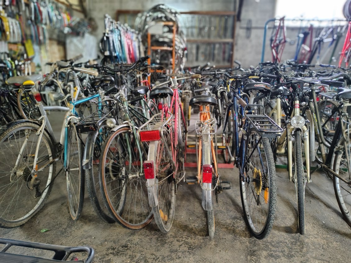 Les vélos en vente à l'atelier.