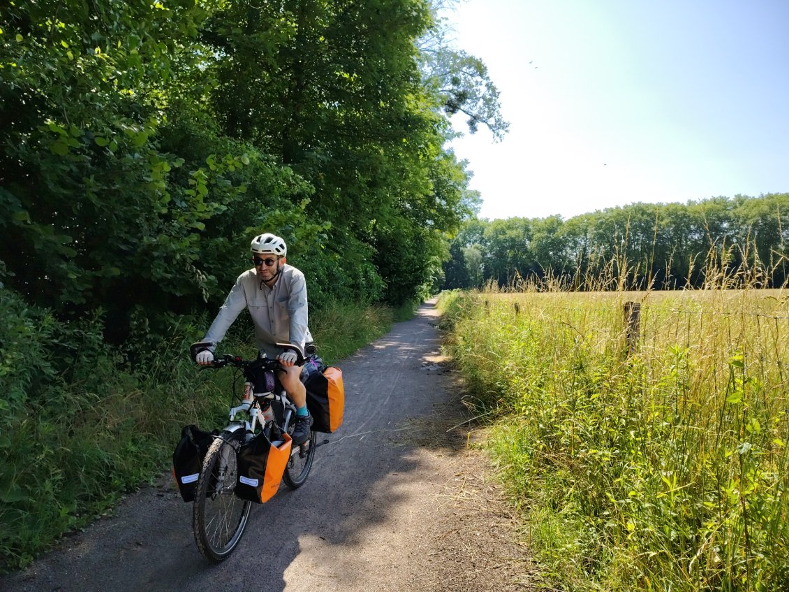 J5. J'aime quand les pistes cyclables ne sont pas toujours bitumées.