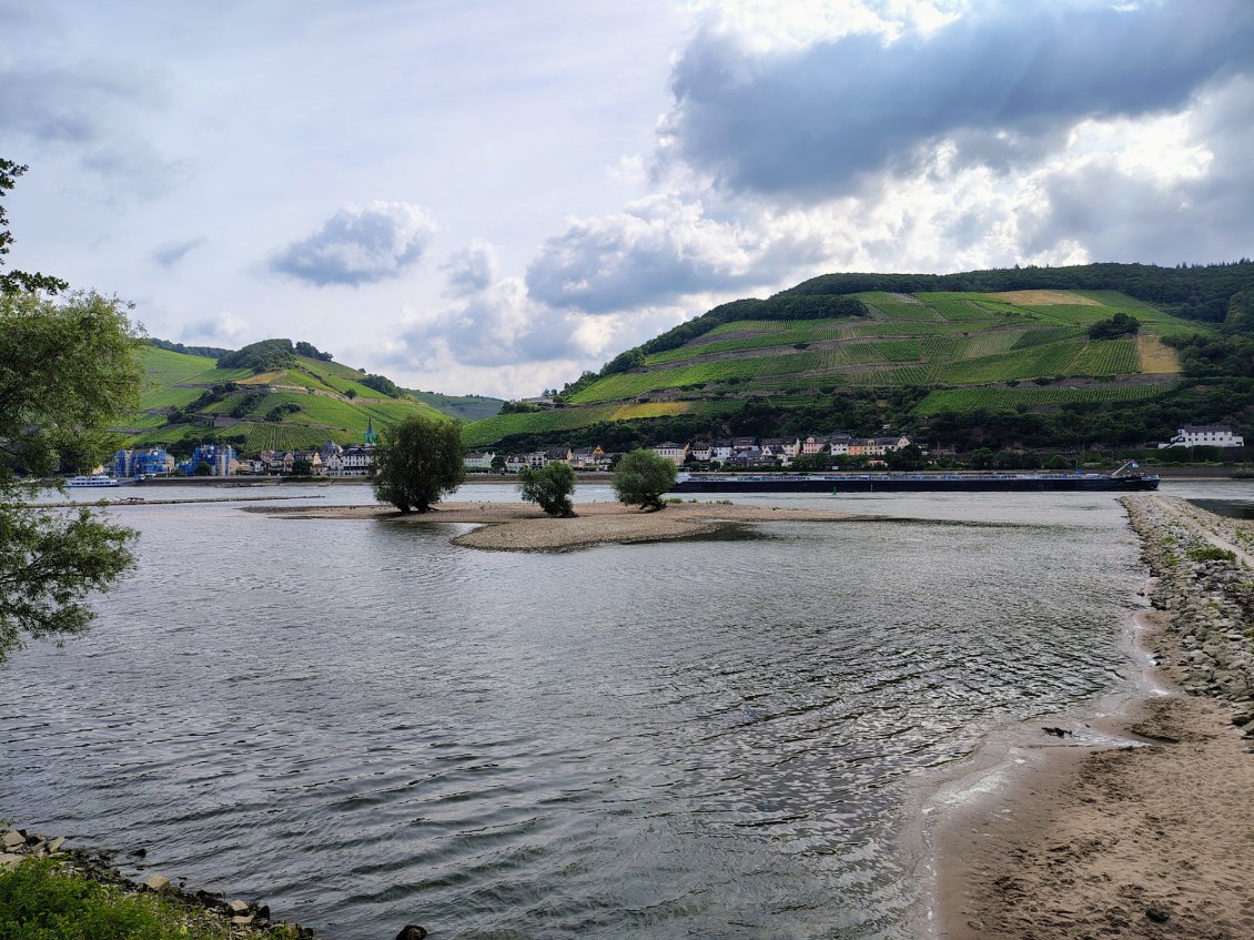 J11. Je parcours la vallée du Haut-Rhin moyen sur environ 70 km jusqu'à la ville de Komblenz.