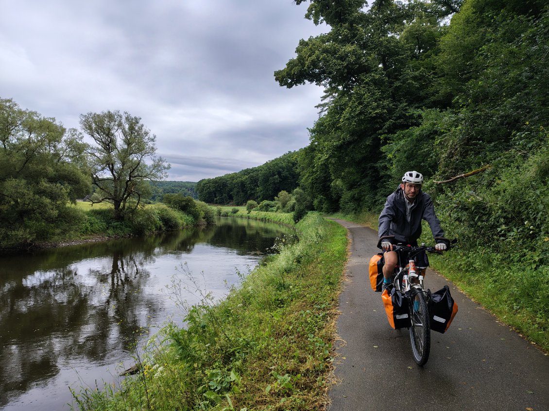 J15. Je continue de suivre la rivière Lahn. Et même si je m'en éloigne, je finis toujours par y revenir.