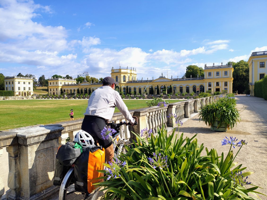 J22. Orangerie du château Karlsaue à Kassel.