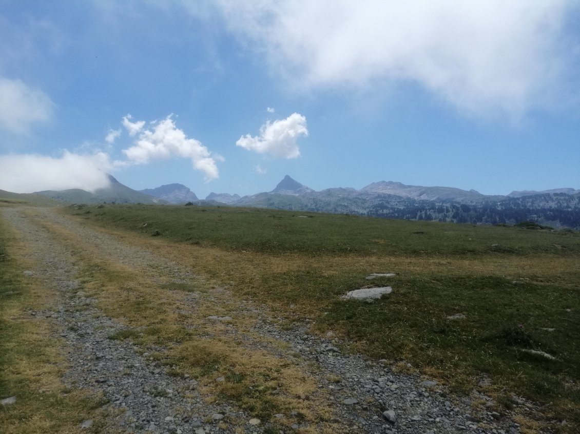 Pic d'Anie à l'horizon