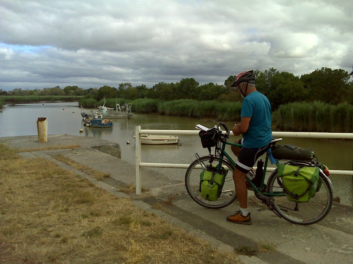 Au bord du canal de la Martinière