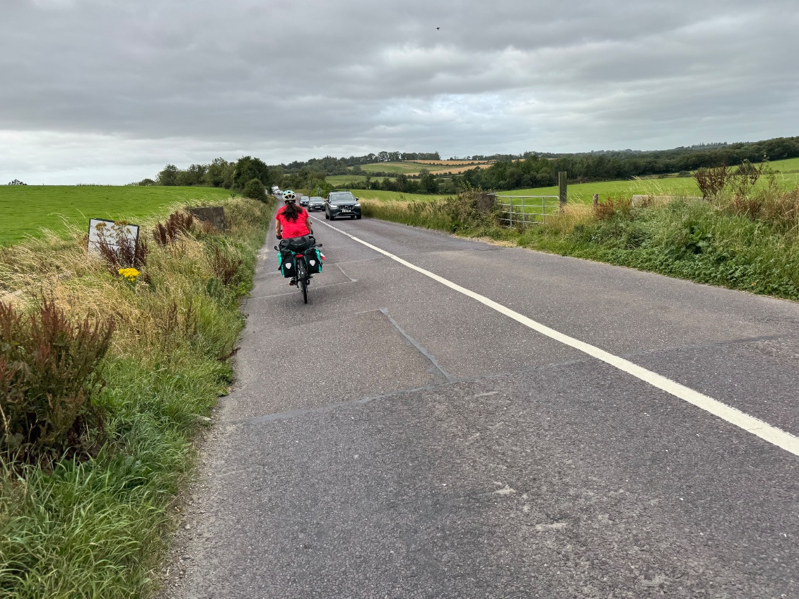 Route plus petite mais toujours avec du trafic, les cyclistes font bouchons !