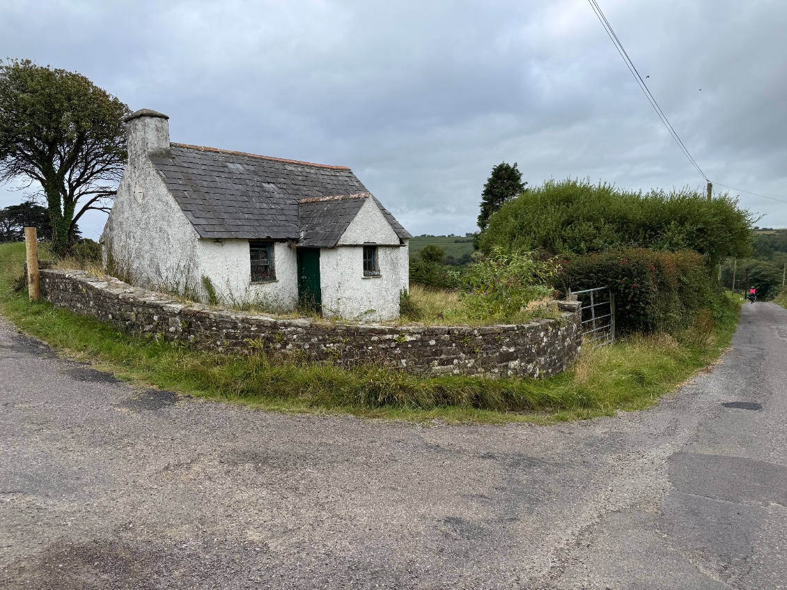 Petite maison perdue dans la campagne