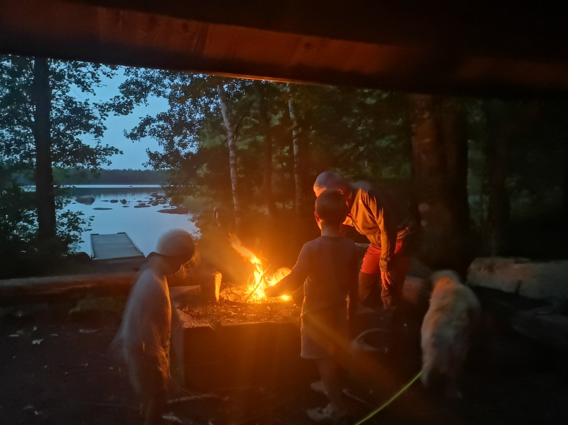 Premier shelter Suédois !! Bonne nuit !