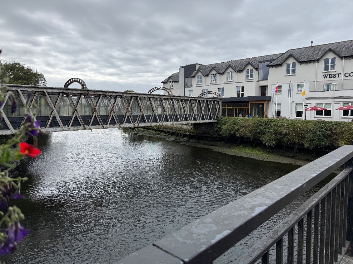 Une passerelle dédiée à un hôtel à Skibbereen